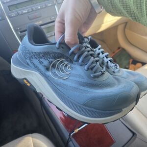 Womens Topo UltraVenture 4 Size 8